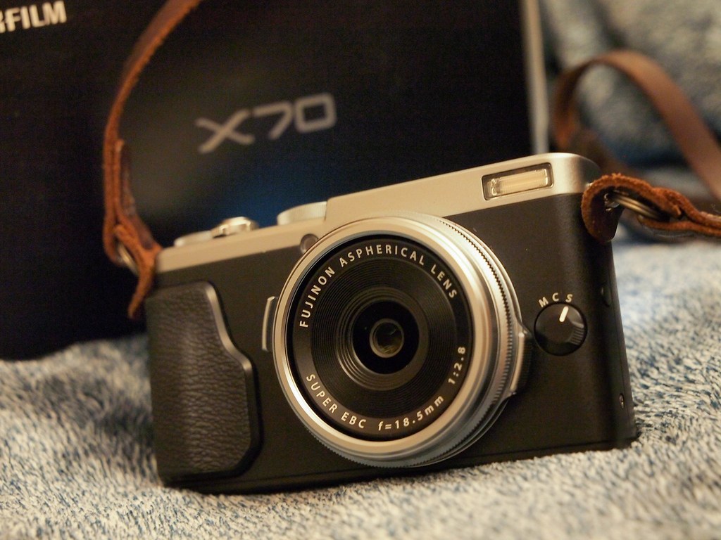 Fujifilm X70