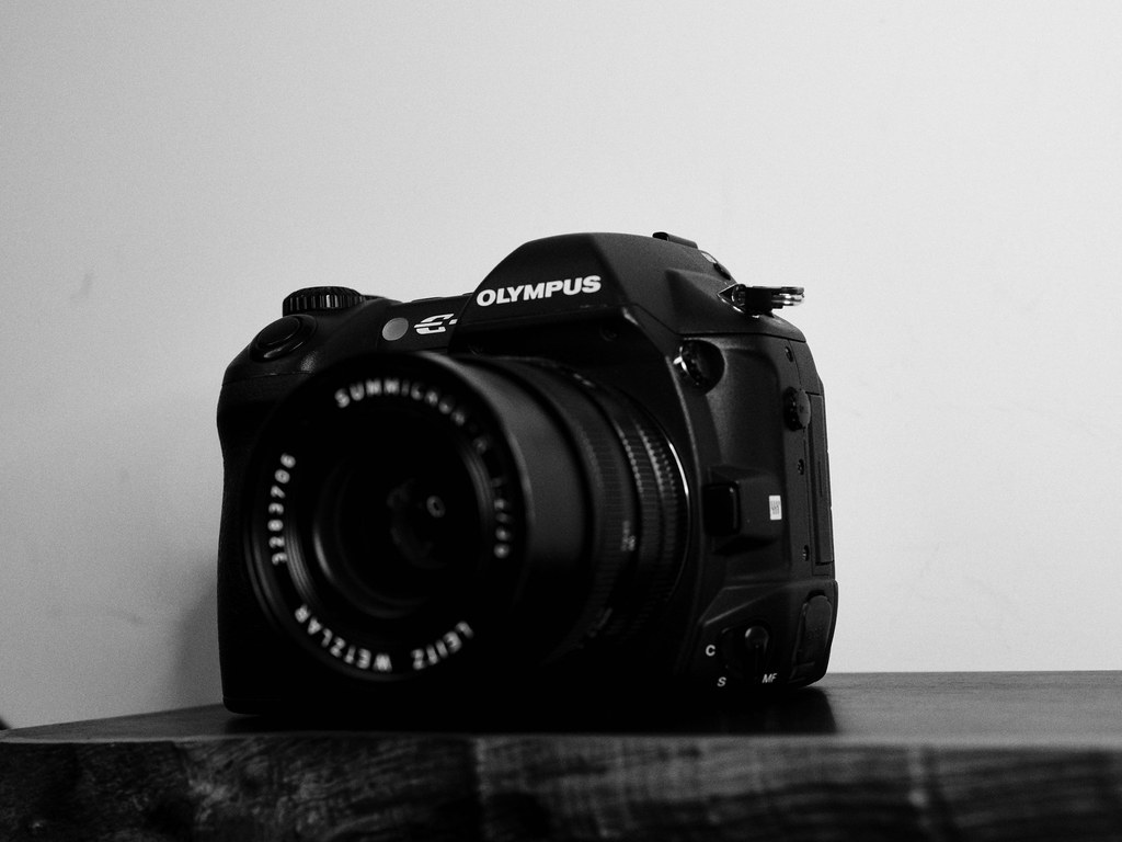 Olympus E-1